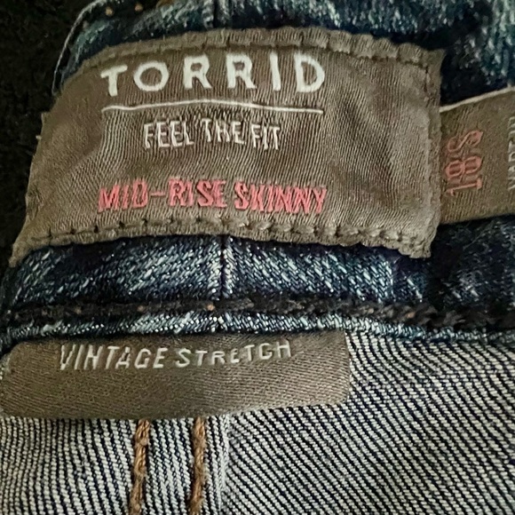 Torrid bombshell button fly, mid-rise,skinny vintage stretchy worn once!! 18s - Picture 4 of 4